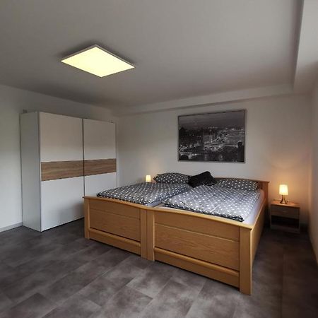 Moderne Wohnung Mit Terrasse Und Eigenem Zugang. Remscheid Luaran gambar